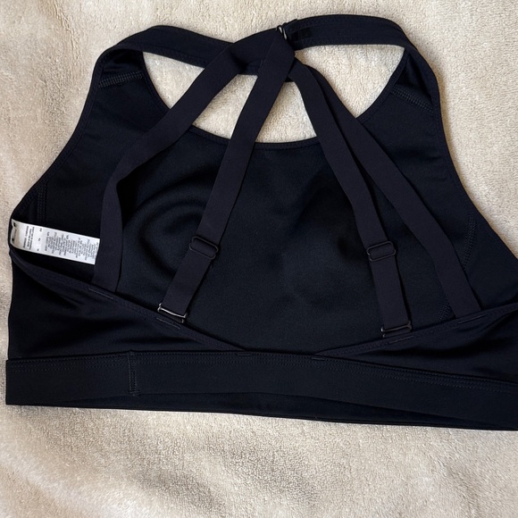 Nike Women's Black Cross-Back Sports Bra - Picture 3 of 4